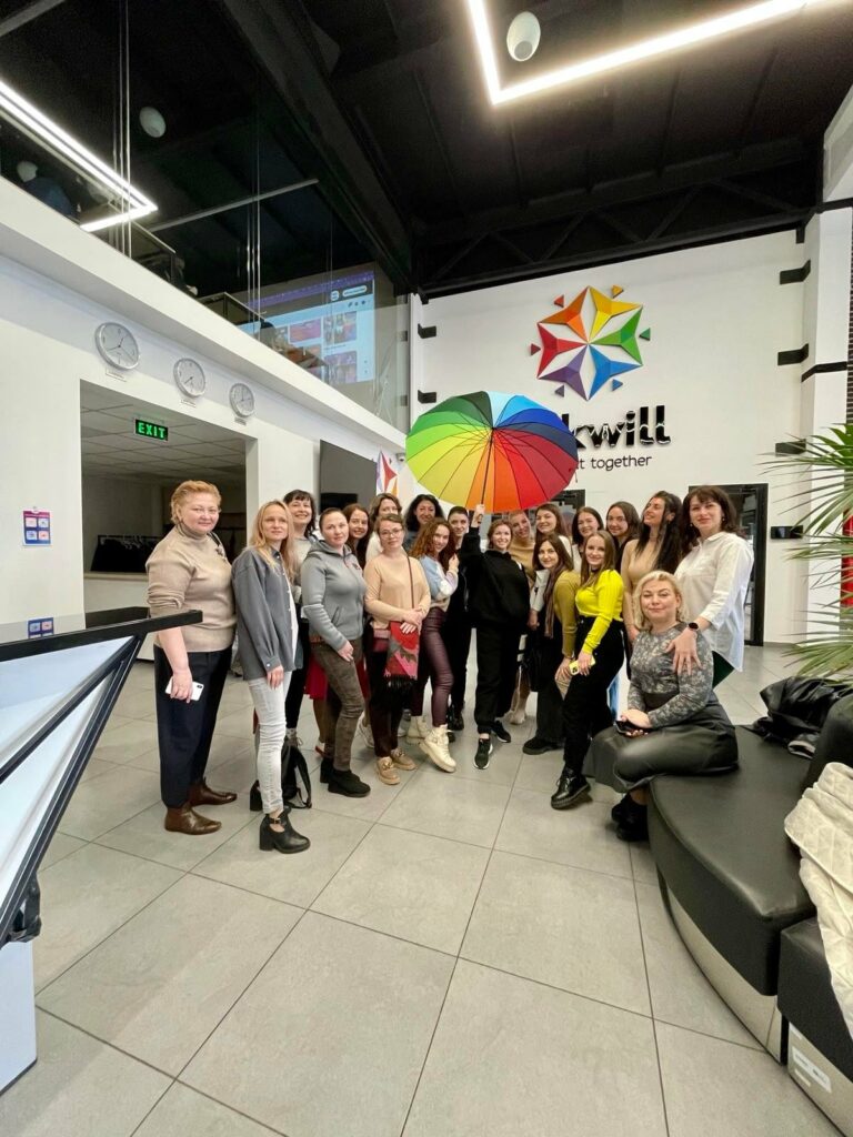 Женская синергия и мотивационный подъем – так можно коротко описать эмоциональную составляющую визита 2 апреля 2022 года в г. Кишинёв, которая была организована совместными усилиями Ассоциации креативных индустрий, Центра по правам женщин и сообщества ИТ женщин Молдовы.