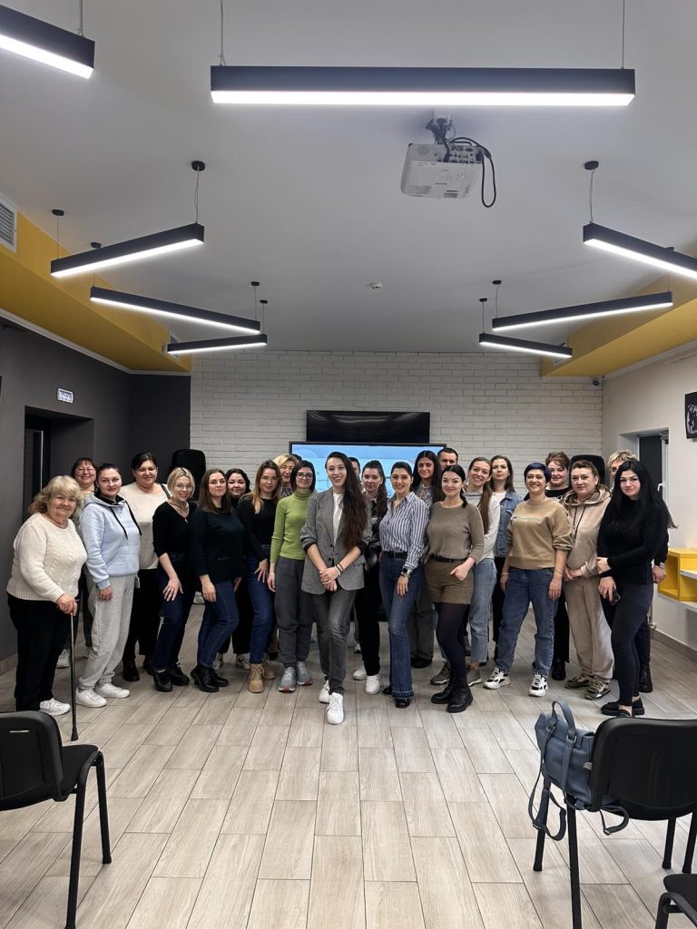 Эксперты и спикеры в рамках курса  SMM!