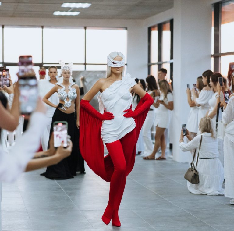 АРТ — выставка «БЕЛЫЙ ШУМ» состоялась!